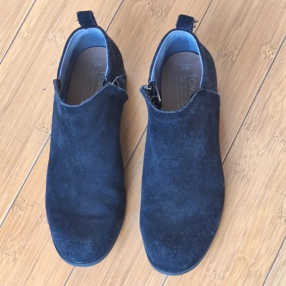 TOMS Deia Side-Zipper Woolen Suede Booties Black Comfy size 7 Women's
